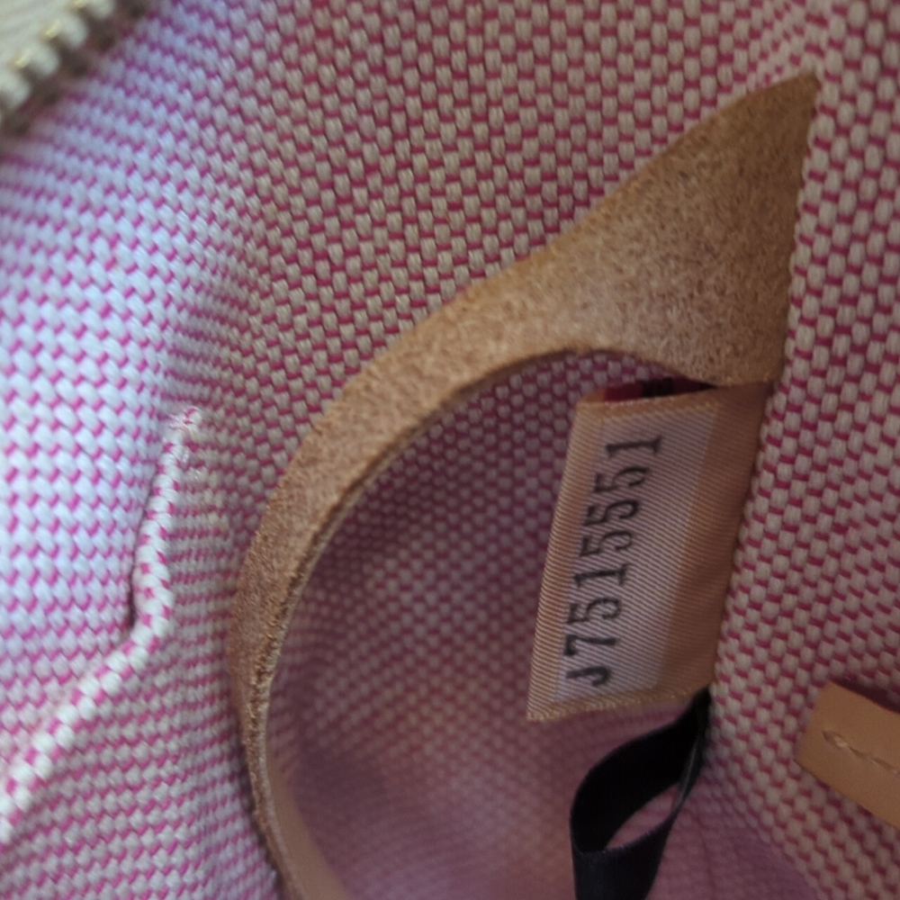 Dooney and Bourke heart purse - Picture 4 of 7